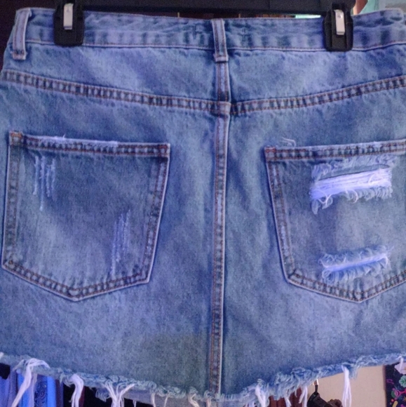Distressed jean mini skirt - Picture 4 of 4
